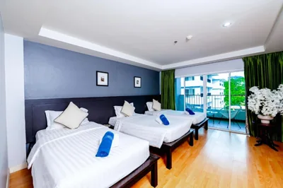 デラックス・トリプルルーム — Casa Del M Patong Phuket